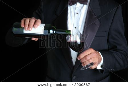 Uomo versa vino