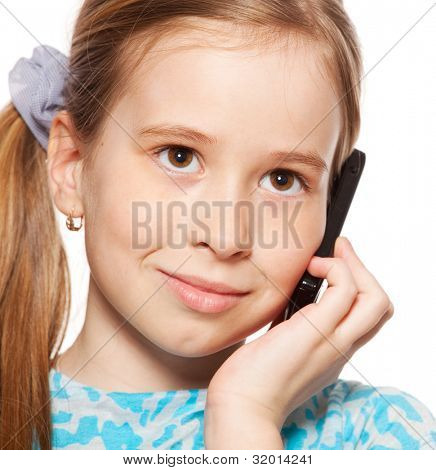 Kız, telefonda konuşma. Cep telefonu üzerinde beyaz backgraund izole konuşmak çocuk