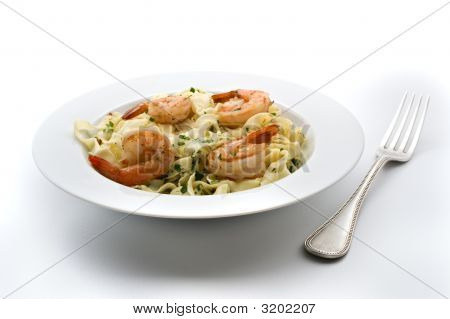 Teller Nudeln mit Garnelen