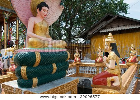 Buddha billede på Phnom Yat i Pailin i Cambodja