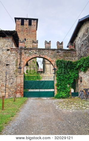Vigolzone hrad. Emilia-Romagna. Itálie.