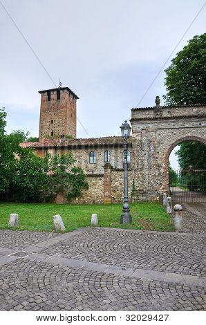 Vigolzone hrad. Emilia-Romagna. Itálie.