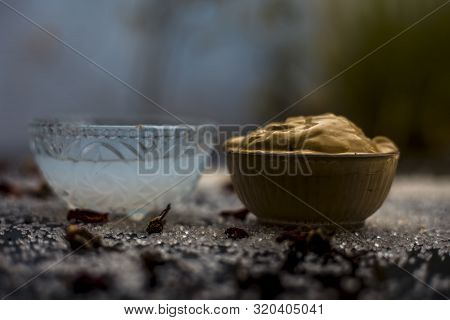 Ubtan/face Mask/face Pack Of Multani Mitti Or Fuller's Earth On Wooden Surface In A Glass Bowl Consi
