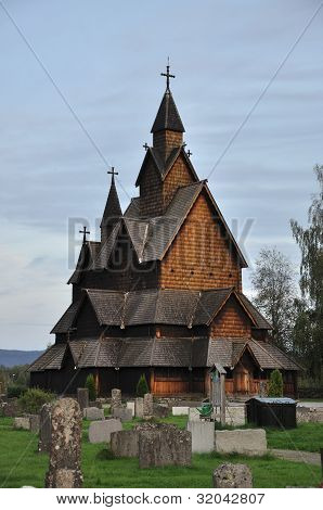 Puinen sauvakirkko Heddal, Norja