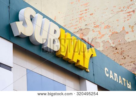 Tyumen, Russia-avg 20, 2019: Fast Food Restaurant Subway In The Summer Mobile Embankment Of The Rive