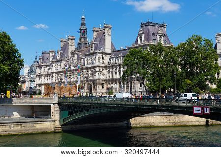 Paris, France - June 23, 2017: View Of The Hotel De Ville (city Hall). It Serves Multiple Functions,