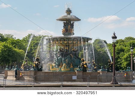 Paris, France - June 23, 2017: View Of The Fontaines De La Concorde. Is The Monumental Fountains In 