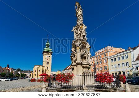 Retz, Austria - September 4, 2019: Beautiful Square Of The Small Town Retz In Lower Austria. The Aer