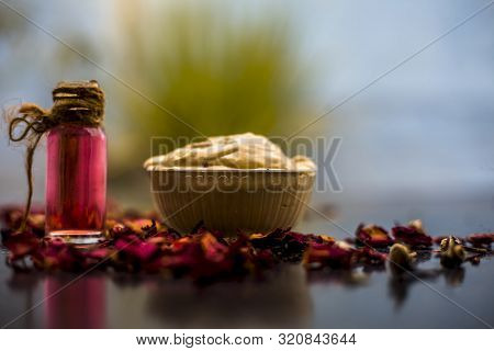 Ubtan/face Mask/face Pack Of Multani Mitti Or Fuller's Earth On Wooden Surface In A Glass Bowl Consi