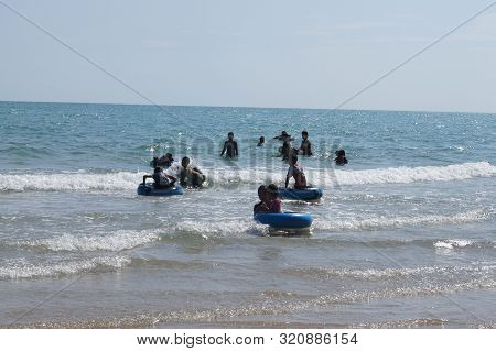 April 8, 2019 A Number Of Children Play In The Sea Along The Coast. Chonburi Province, Thailand