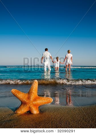 Letní pláž - rodiny o letních prázdninách