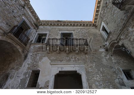 Craco, Abandoned Ghost Town In Italy To Mean A Concept