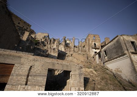 Craco, Abandoned Ghost Town In Italy To Mean A Concept