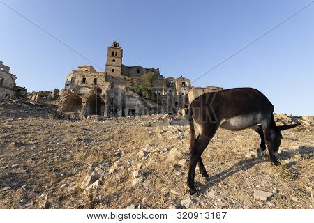 Craco, Abandoned Ghost Town In Basilicata - Italy