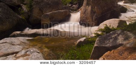Buigen In een Rocky River