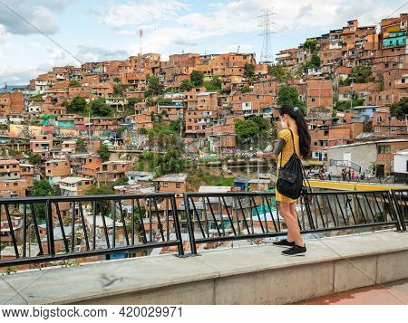 Medellin, Antioquia, Colombia - March 27 2021: Young Asian Woman Is Wearing A Yellow Dress And Takin