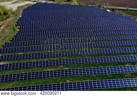 Solar Panel Produces Green, Environmentaly Friendly Energy