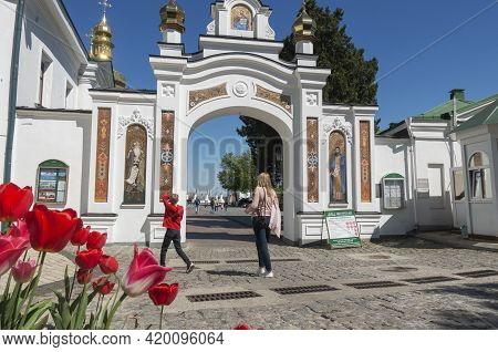 Kiev, Ukraine, May10 2021 Entrance To The Church Of The Exaltation Of The Cross And The Near Caves O