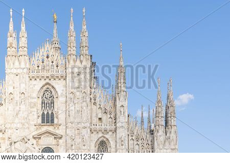 Details Of Duomo With The Golden Statue Name 