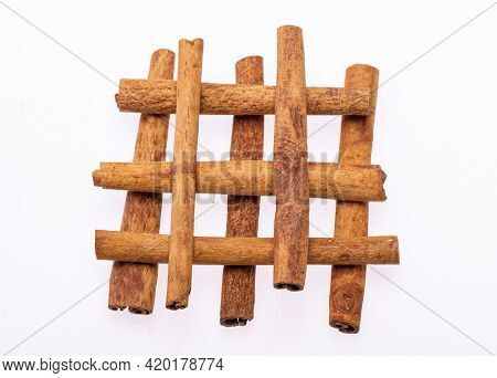 Cinnamon Sticks, Classic Spice From The Inner Bark Of Tropical Asian Trees, Flavorful And Aromatic F