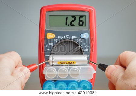วัดแรงดันแบตเตอรี่ ด้วยมัลติมิเตอร์