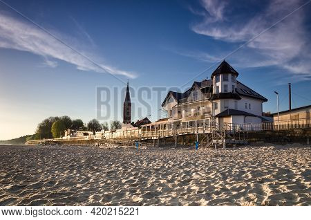 Sea Coast - Resorts And Hotels In Front Of The Beach