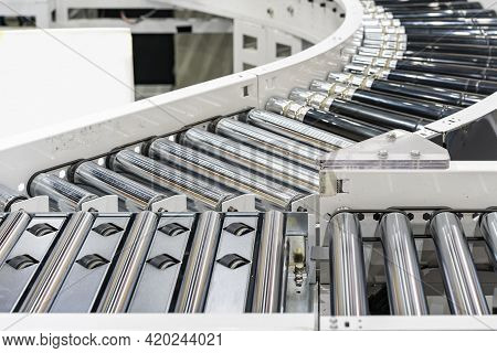 Roller Conveyor Of Automatic Production Line Of Manufacturing Process For Transportation Material Go