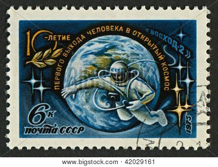 SSCB - 1975 yaklaşık: posta pulu SSCB'de Aleksey Arkhipovich Leonov (1934), Sovi için özel basılan