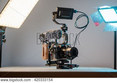 Camera With External Monitor, Mic, And Handheld Film-making Rig.