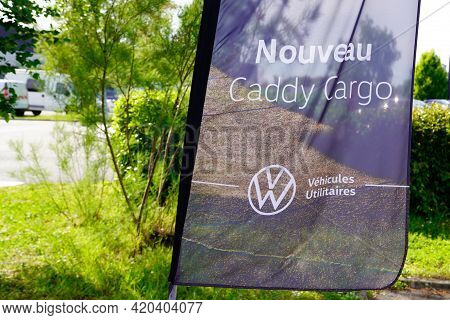Bordeaux , Aquitaine France - 05 08 2021 : Volkswagen Flag Logo Sign And Brand Text New Caddy Cargo 