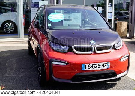 Bordeaux , Aquitaine France - 05 08 2021 : Bmw I3 Electric Car Charging Batteries Front Of German Ve