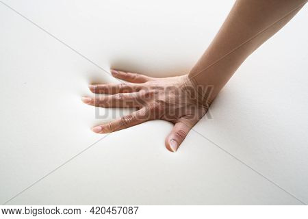 Hand Testing Orthopedic Memory Foam Core Mattress