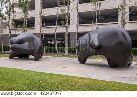 Pasadena, Ca, Usa - May 11, 2021: Double Black Bronze Sculptures By David Schafer Representing The F