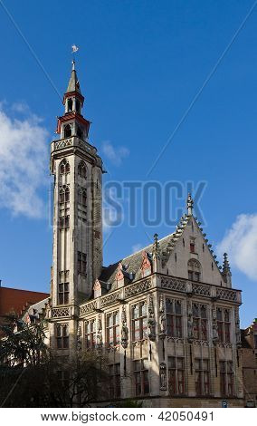Poortersloge bygning (circa XV C.). Brugge, Belgien
