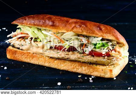Istanbul Fish Sandwich Fast Food, Grilled Fish Burger Turkish Balik Ekmek, Fried Fish And Vegetables