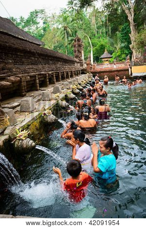 Kutsal Kutsal Kaynak suyu, Bali arıtma