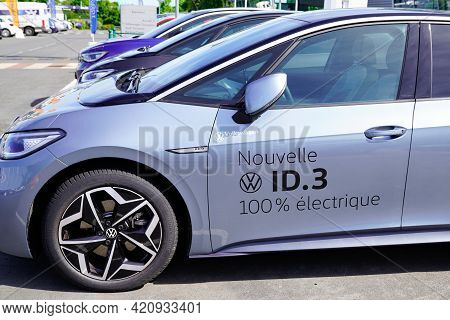 Bordeaux , Aquitaine France - 05 14 2021 : Volkswagen New Id.3 Electric Car Dealership Sign Logo Tex
