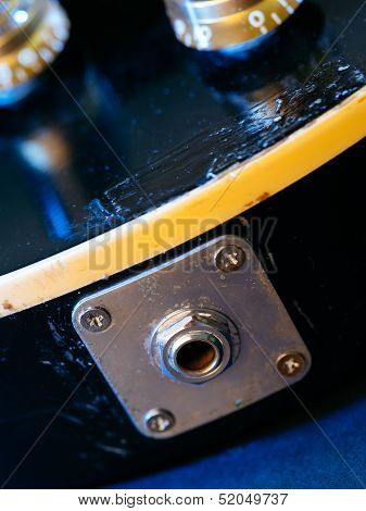 Electric Guitar Output