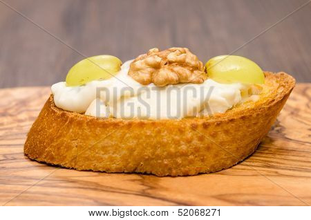 Bruschetta With Gorgonzola Cheese, Walnut And Grapes
