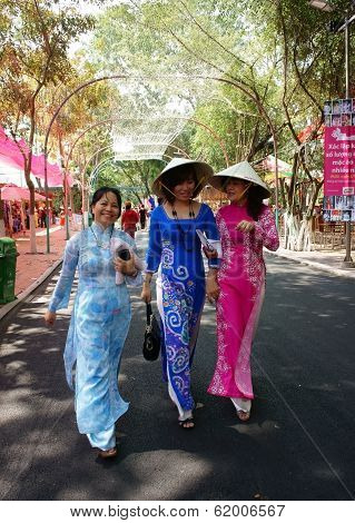 Vietnamese Woman In Traditional Dress, Conical Hat, Ao Dai
