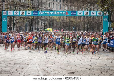 Athletes Taking Part In Stramilano Half Marathon