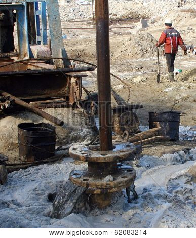 BAKU - AZERBAIJAN - FEB. 4: A roughneck maintains a drilling rig at a producing oil field near Baku, Azerbaijan, on Wednesday, February 4, 2009.