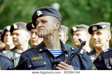 MOSCOW - AUGUST 6:  Russia's elite OMON special police force practice an assault at a training ground in Moscow, Russia, on Sunday,  August 6, 2000.