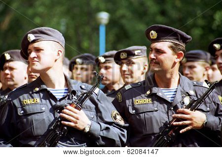 MOSCOW - AUGUST 6:  Russia's elite OMON special police force practice an assault at a training ground in Moscow, Russia, on Sunday,  August 6, 2000.