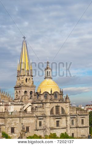 Желтый плиткой собора Vista