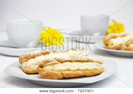 Świeże Eclairs