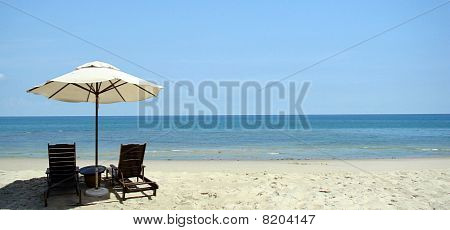 Playa y silla