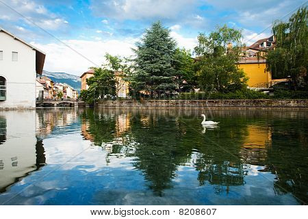 Hattyú Annecy csatorna vízszintes