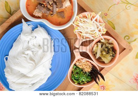 Thai Rice Noodle With Red Curry