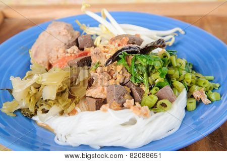 Thai Rice Noodle With Red Curry